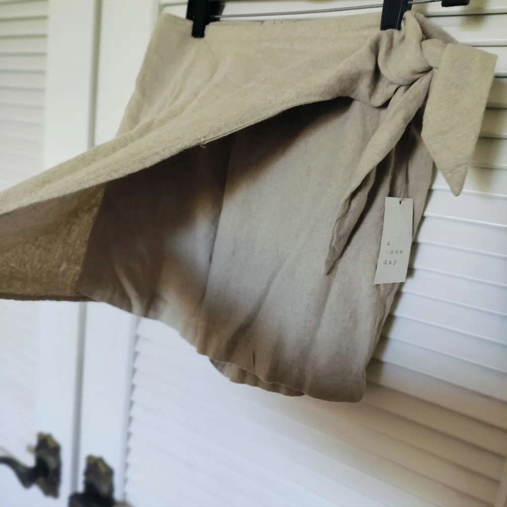 A New Day Women's Linen Rayon Wrap Skort NWT Size 10 Natural